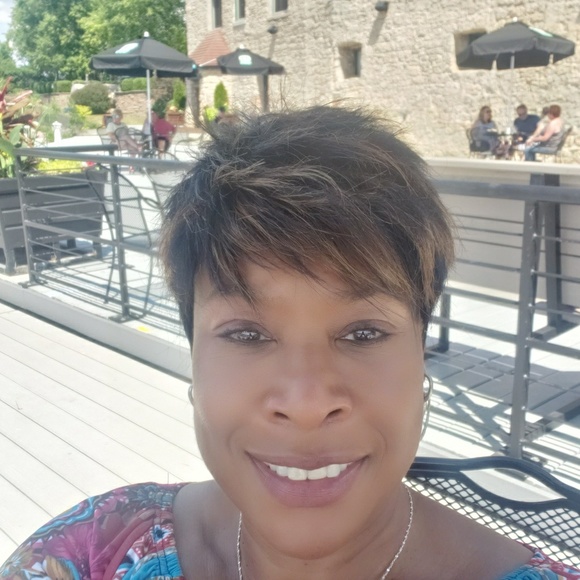 Meet your Posher, Pamela - Picture 1 of 1